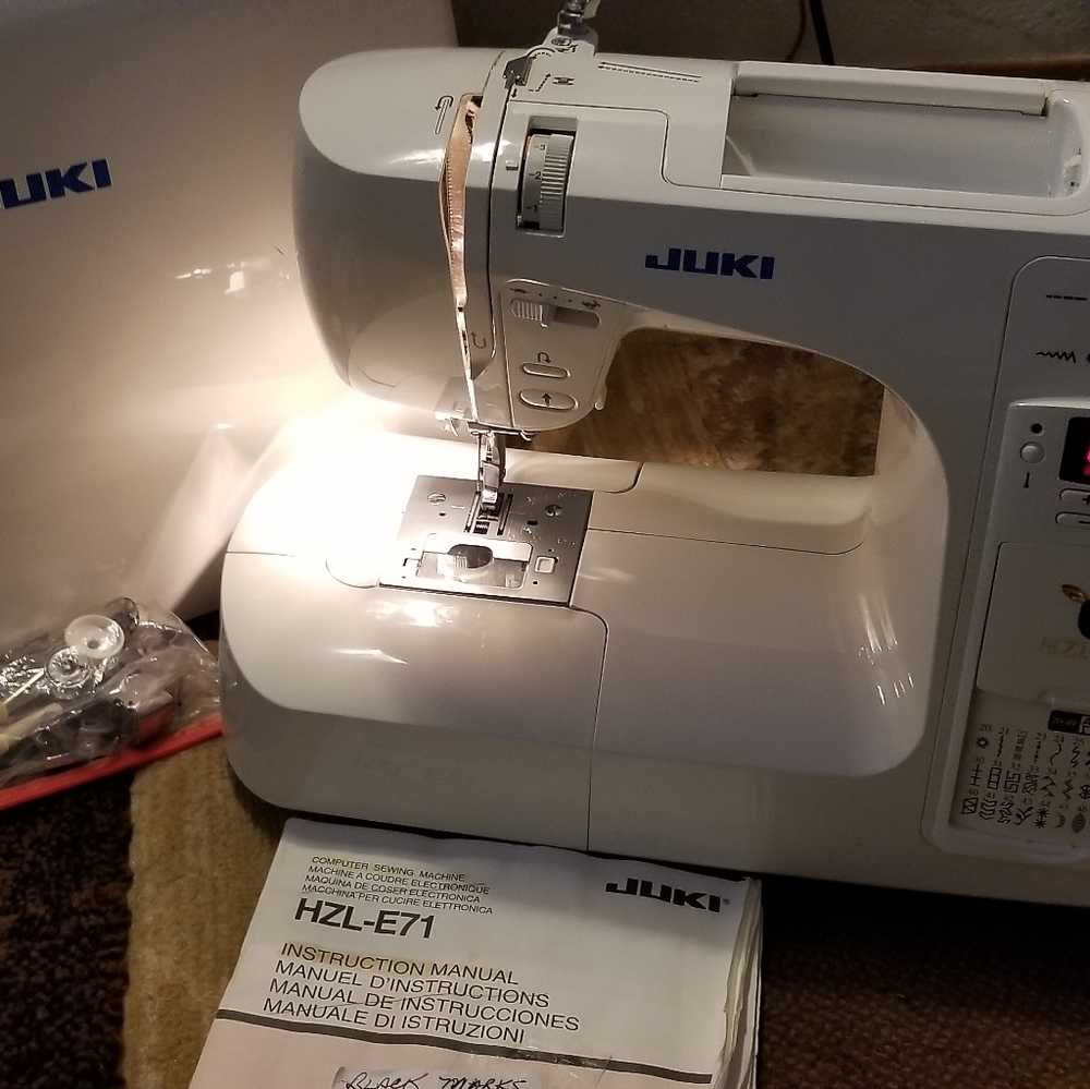 Computer sewing machine with case - Picture 3 of 3